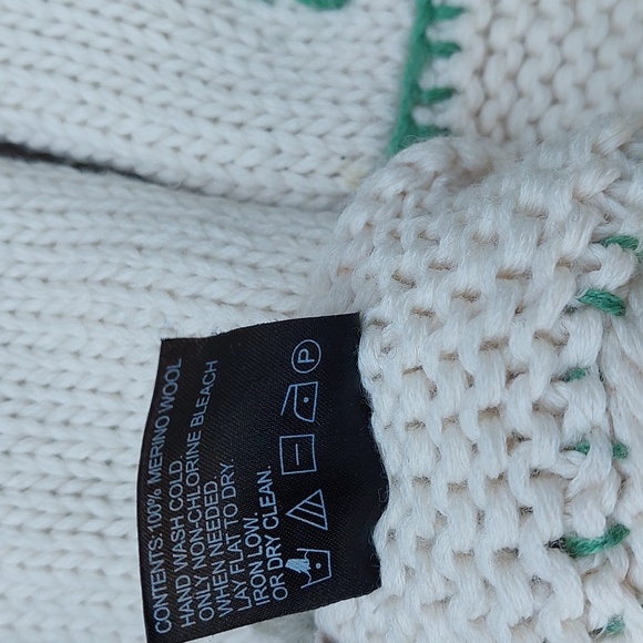 Bundle Smartwool Mittens Duluth Trading Co Farm to Feet Alaska Socks Merino Wool - Picture 6 of 16